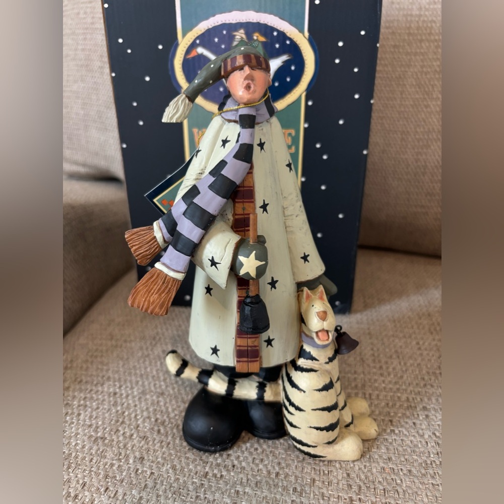 WW2456 Holiday Caroler, Jed with Cat